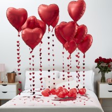 12 Romantic Decoration Kit - Balloons and Petals